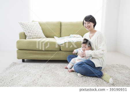 Baby and Mom Baby and Mom 39190931