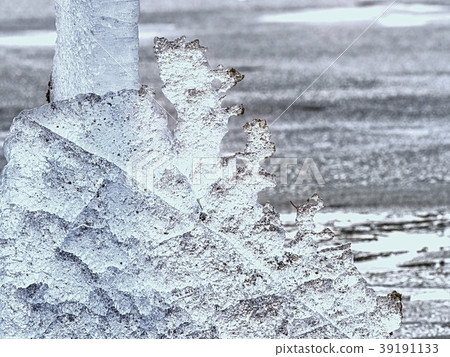 Blue and white pieces of broken ice. Melting Blue and white pieces of broken ice. Melting 39191133