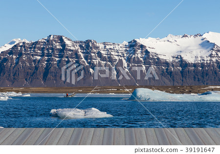 Opening wooden floor, Jokulsalon lagoon Opening wooden floor, Jokulsalon lagoon 39191647