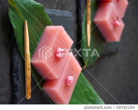 Sakura water gourd pair plow leaf arrangement slate black background (up) 39192284