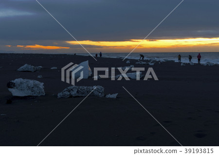 traveller in diamond black sand beach Iceland traveller in diamond black sand beach Iceland 39193815