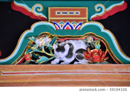Sleeping cat of Nikko Toshogu Shrine 39194108