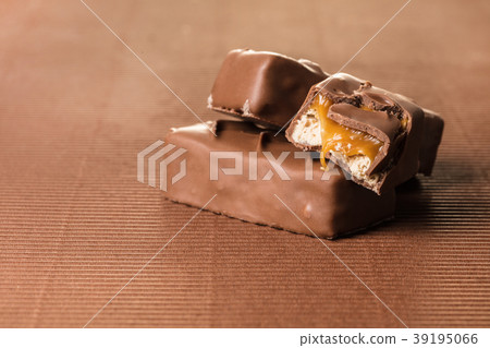 chocolate bars closeup 39195066