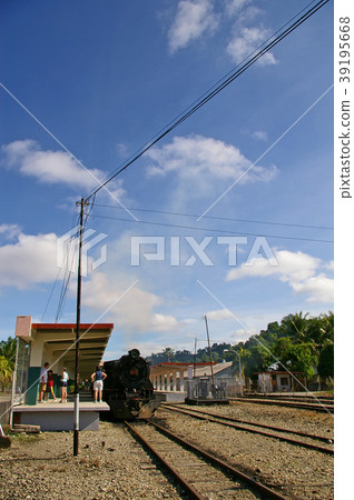 在北婆羅洲鐵路的旅遊火車 在北婆羅洲鐵路的旅遊火車 39195668