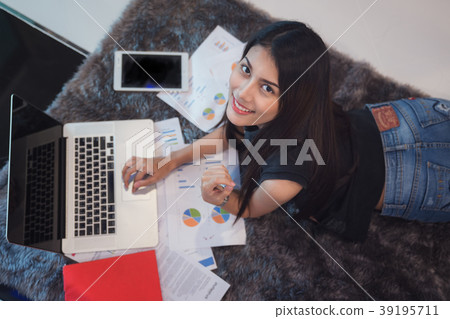 University student sit and do home work 39195711