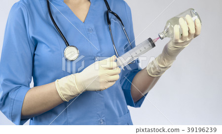 Veterinarian is drawing medicine into syringe Veterinarian is drawing medicine into syringe 39196239
