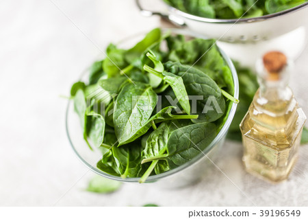 Baby spinach leaves Baby spinach leaves 39196549