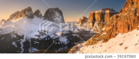 Mountain landscape and spine covered with snow Mountain landscape and spine covered with snow 39197060