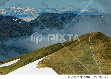 Cloudy Joetsu border, Hilogeyama and Naebayama seen from Sennokurayama Cloudy Joetsu border, Hilogeyama and Naebayama seen from Sennokurayama 39197077