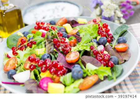 Fresh salad Fresh salad 39197414