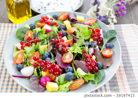 Fresh salad Fresh salad 39197415