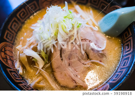Miso ramen 39198918