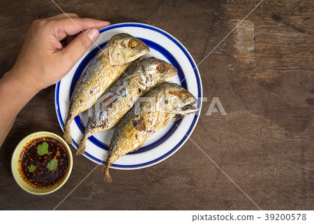 Fried mackerel and Fish Sauce with Chili 39200578