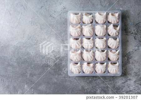 Frozen Asian steam dumplings 39201307