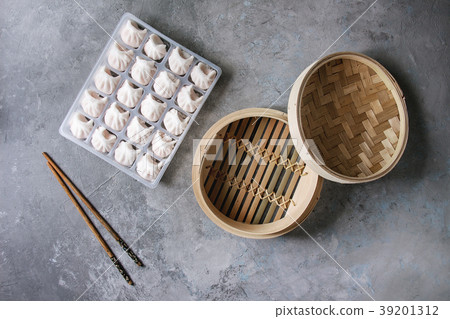 Frozen Asian steam dumplings Frozen Asian steam dumplings 39201312
