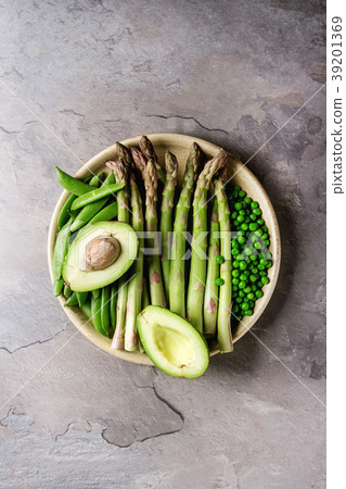 Young Green asparagus Young Green asparagus 39201369