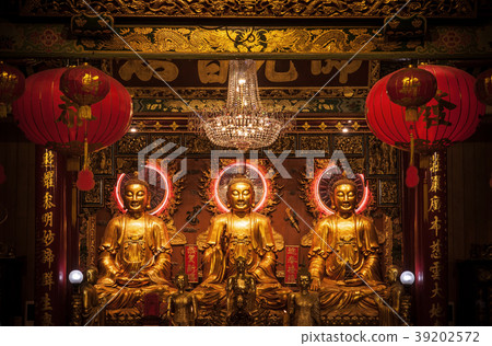 Buddha sculptures at Wat Mangkon Kamalawat Bangkok 39202572