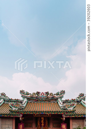 Chinese temple roof decoration with dragon Bangkok Chinese temple roof decoration with dragon Bangkok 39202603