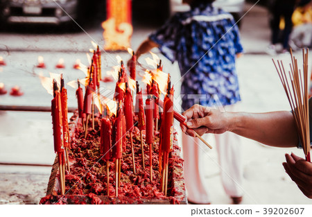 Burning red Chinese candle Wat Mangkon Kamalawat Burning red Chinese candle Wat Mangkon Kamalawat 39202607