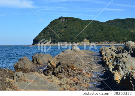 海和洗衣店岩石在庫塔瀨戶內海國家公園 海和洗衣店岩石在庫塔瀨戶內海國家公園 39203333