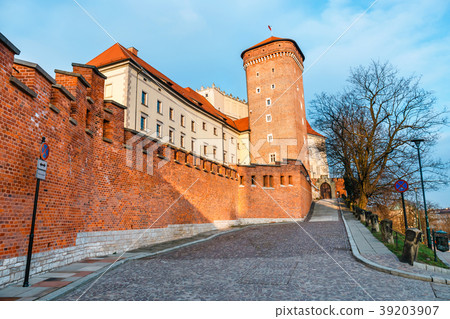 View of Wawel Castle in Krakow, Poland View of Wawel Castle in Krakow, Poland 39203907