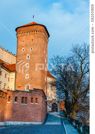 View of Wawel Castle in Krakow, Poland View of Wawel Castle in Krakow, Poland 39203909