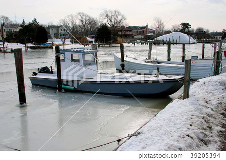 Clam boat frozen in a harbor Clam boat frozen in a harbor 39205394