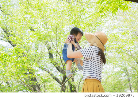 Parent and child 39209973