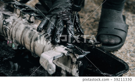 Cleaning fuel injection and air flow car engine 39211330