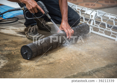 Cleaning air conditioner by water for clean a dust Cleaning air conditioner by water for clean a dust 39211339