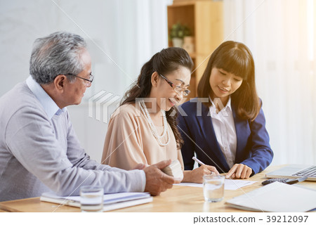 Successful Completion of Meeting with Estate Agent 39212097