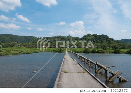 島根縣雲南市清吉里的Yoi河上的潛水橋 39212272