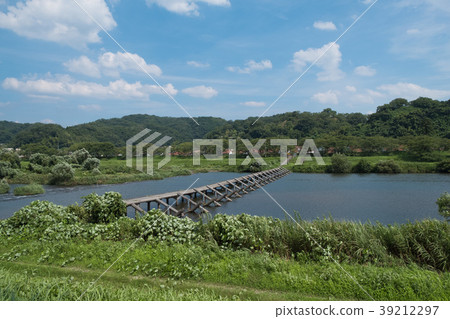 島根縣雲南市清吉里的Yoi河上的潛水橋 39212297