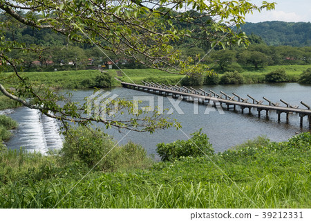 Submersible bridge over the Yoi River in Kiyoshi Town, Yunnan City, Shimane Prefecture Submersible bridge over the Yoi River in Kiyoshi Town, Yunnan City, Shimane Prefecture 39212331