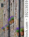 Bouquet of lavender in a rustic decorative setting 39213039