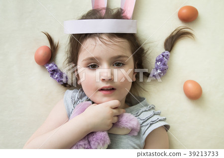 Easter portrait of a little girl Easter portrait of a little girl 39213733