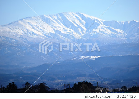 Ms. Tsukiyama (Japan) One hundred famous Japanese mountains 39214429