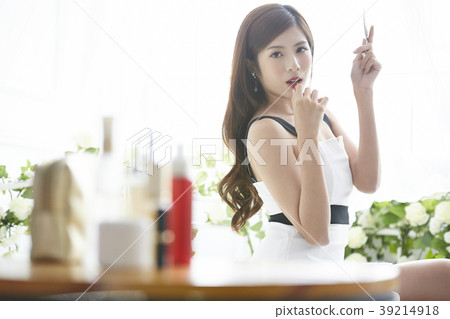 女性化妝美容 女性化妝美容 39214918