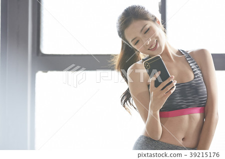 Female Sportswear Smartphone Female Sportswear Smartphone 39215176