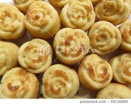 Baked sweets 39216060