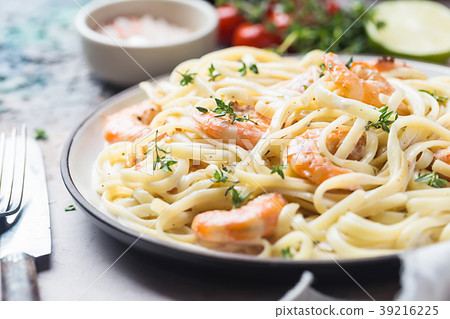 Italian pasta fettuccine 39216225
