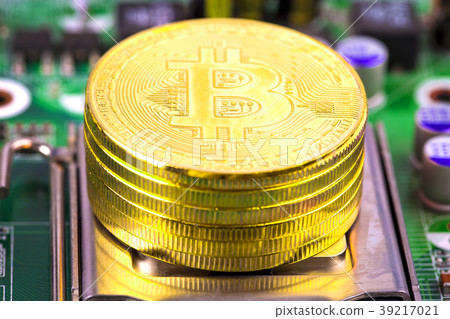 bitcoin concept - gold coin, computer circuit 39217021