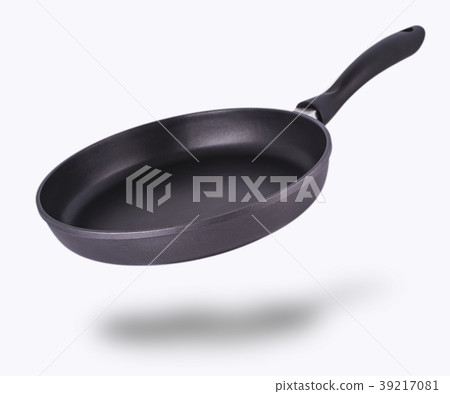 Frying pan isolated over white background. 39217081