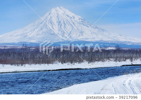 Koryaksky volcano on the Kamchatka Peninsula Koryaksky volcano on the Kamchatka Peninsula 39217096