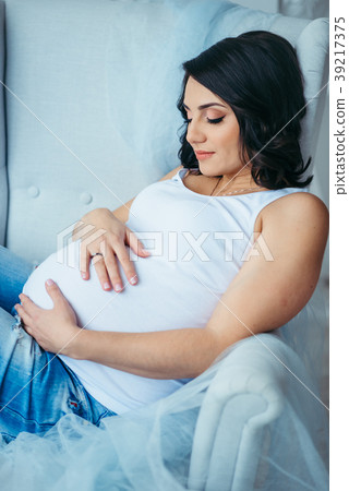 Side portrait of the young attractive pregnant Side portrait of the young attractive pregnant 39217375