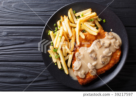 delicious Wiener Hunter schnitzel with sauce 39217597