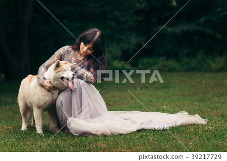 Horizontal portrait of the beautiful young Horizontal portrait of the beautiful young 39217729