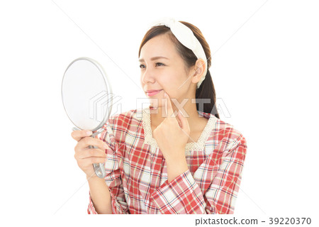 有手鏡的一名婦女 39220370