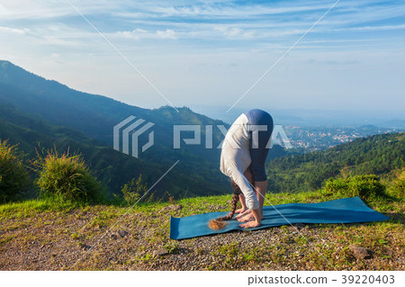 Young sporty fit woman doing yoga Sun salutation 39220403