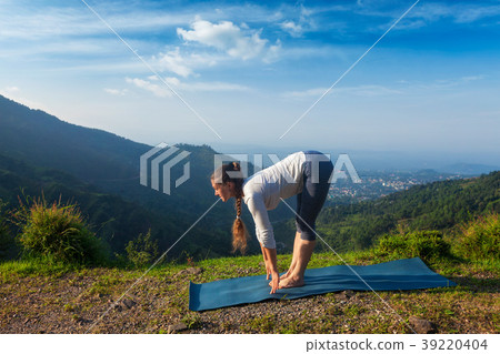 Young sporty fit woman doing yoga Sun salutation 39220404